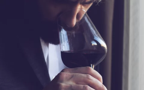 Il corso sul vino di AIS insegna a sviluppare il senso dell'olfatto