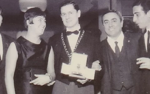 Una foto di gruppo con il campione Fausto Balestra al primo congresso AIS, organizzato a Salice Terme nel 1967
