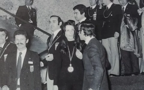 Foto di gruppo con la prima sommelier donna italiana, Maria Luisa Ronchi